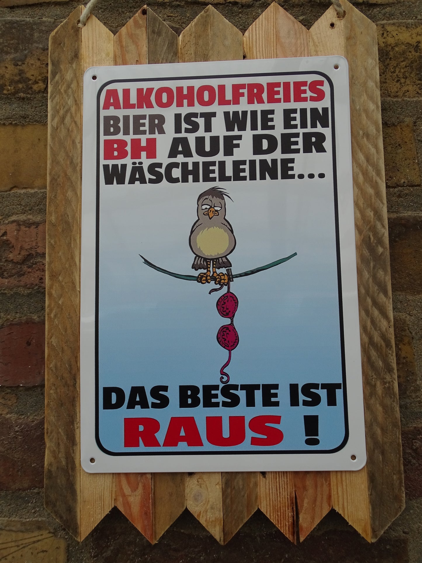 Blechschild " Alkoholfreies Bier ist wie ein BH " Handgefertigt auf Altholz