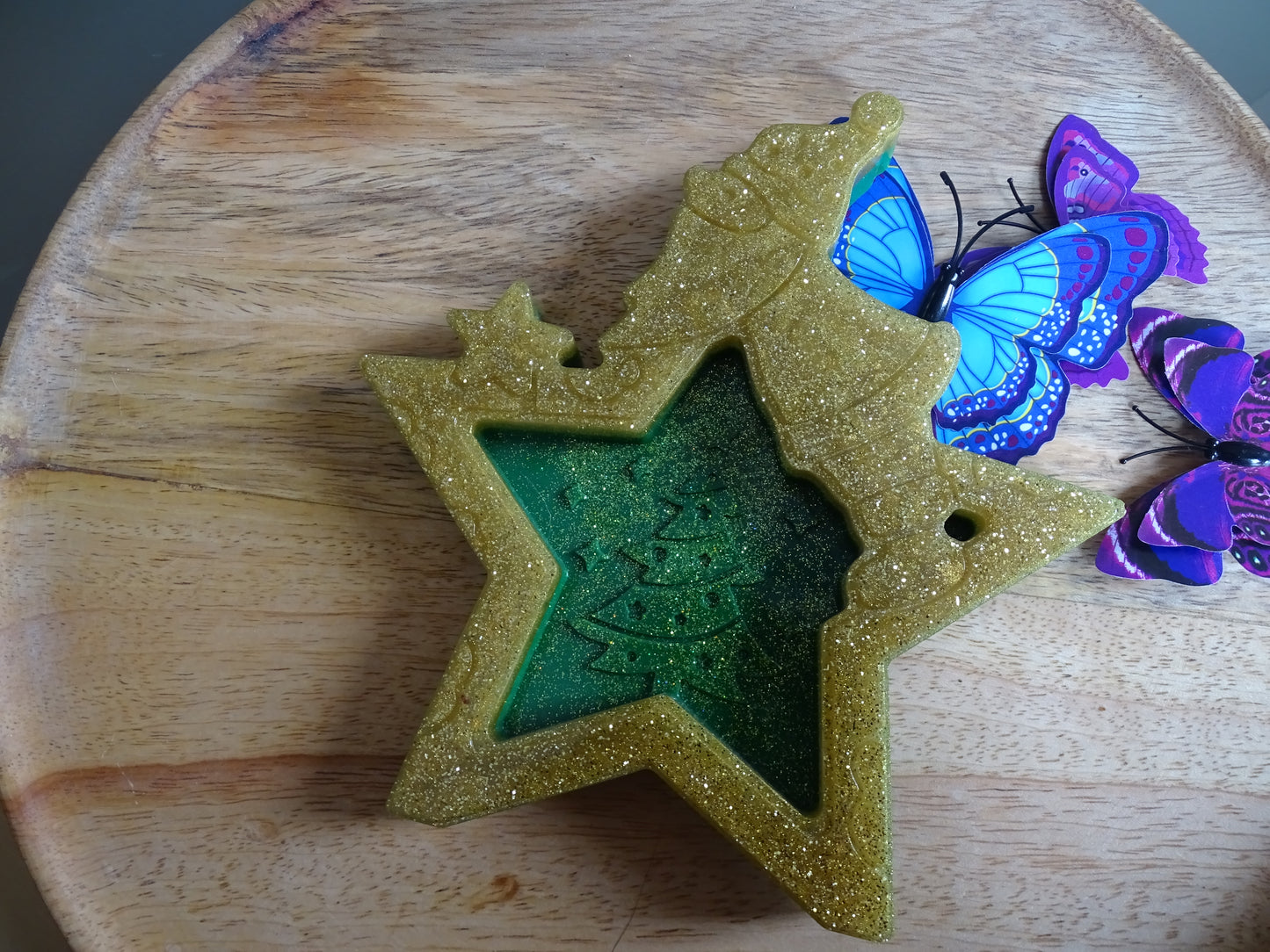 Weihnachtsbaum trifft Santa Claus Handgemachte Deko Figuren aus Epoxidharz – Einzigartige Unikate