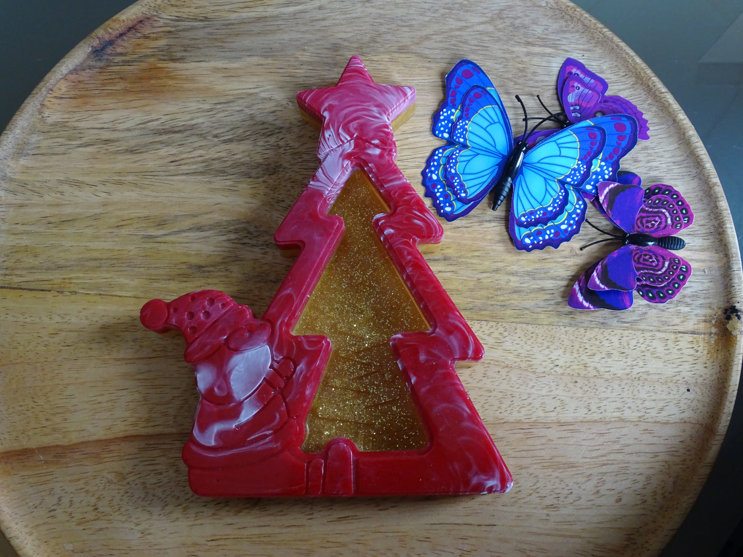 Weihnachtsbaum trifft Santa Claus Handgemachte Deko Figuren aus Epoxidharz – Einzigartige Unikate