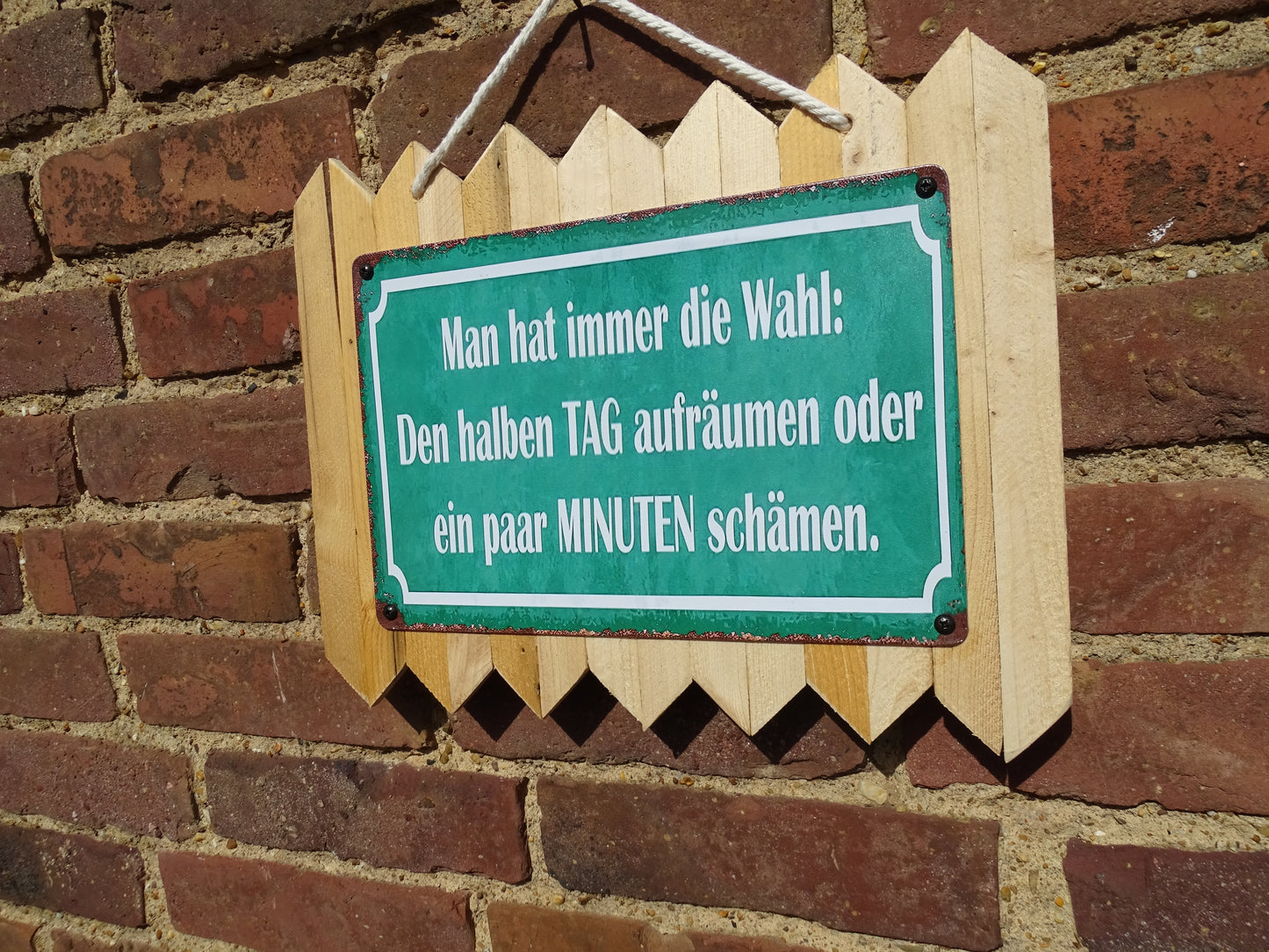 Man hat immer die Wahl - den halben Tag aufräumen oder 5 Minuten schämen - Blechschild personalisiert handgefertigt auf Altholz
