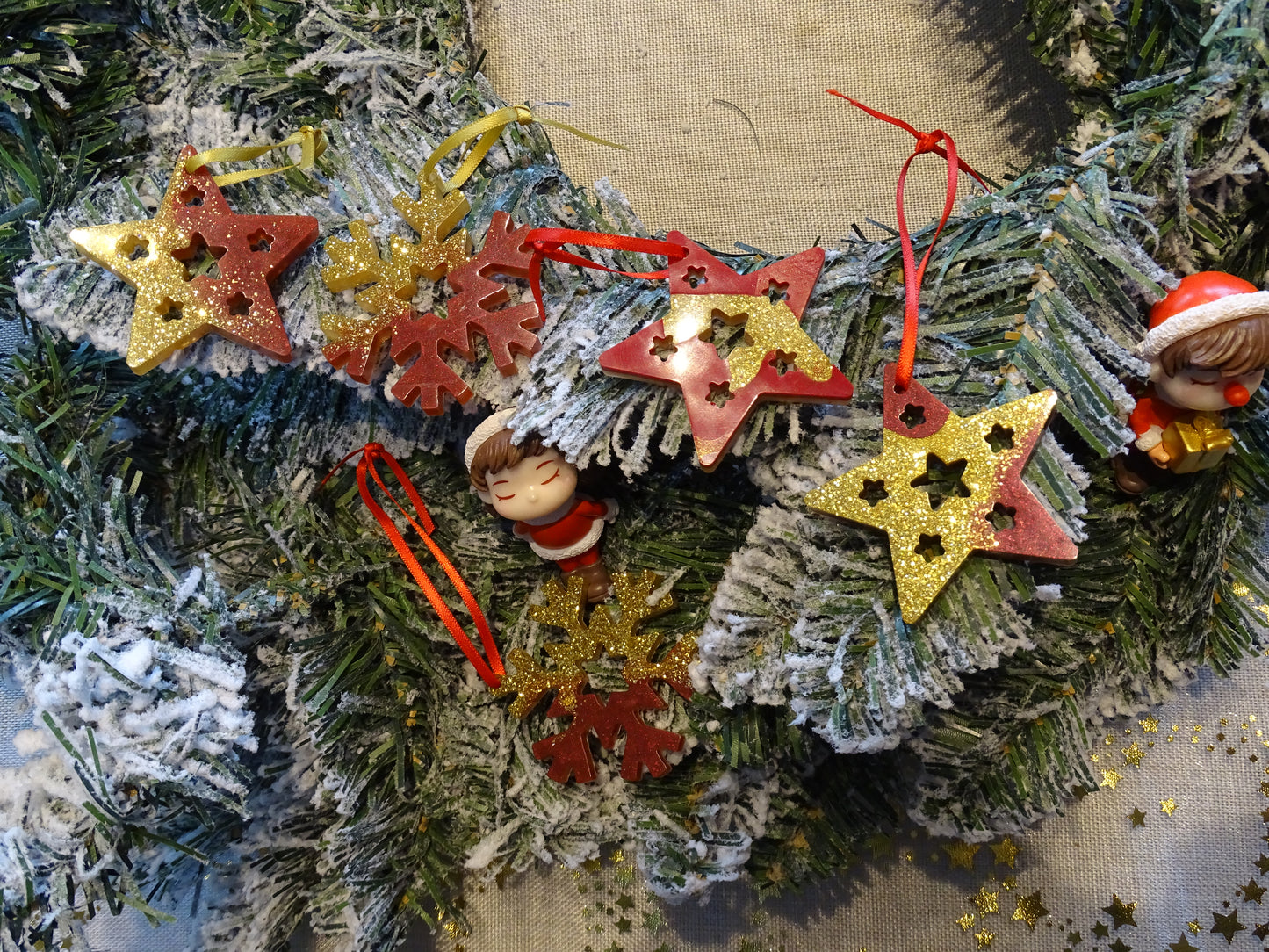 Handgefertigtes Baumschmuck-Set aus Kunstharz – Weihnachtsanhänger | Deko-Hänger für Tannenbaum & Winterzeit