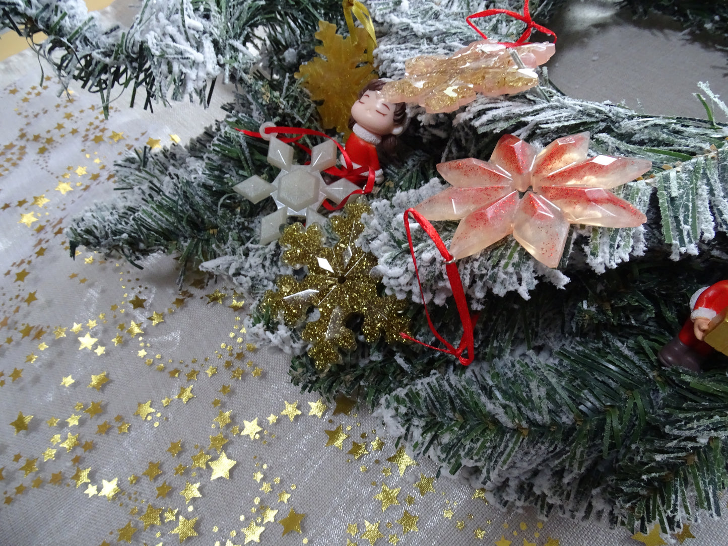 Handgefertigtes Baumschmuck-Set aus Kunstharz – Weihnachtsanhänger | Deko-Hänger für Tannenbaum & Winterzeit