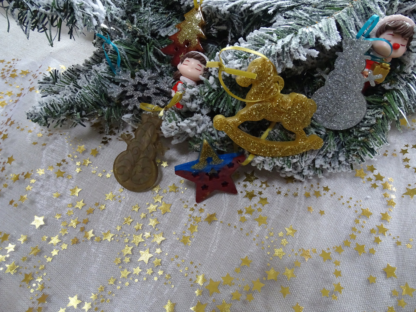 Handgefertigtes Baumschmuck-Set aus Kunstharz – Weihnachtsanhänger | Deko-Hänger für Tannenbaum & Winterzeit
