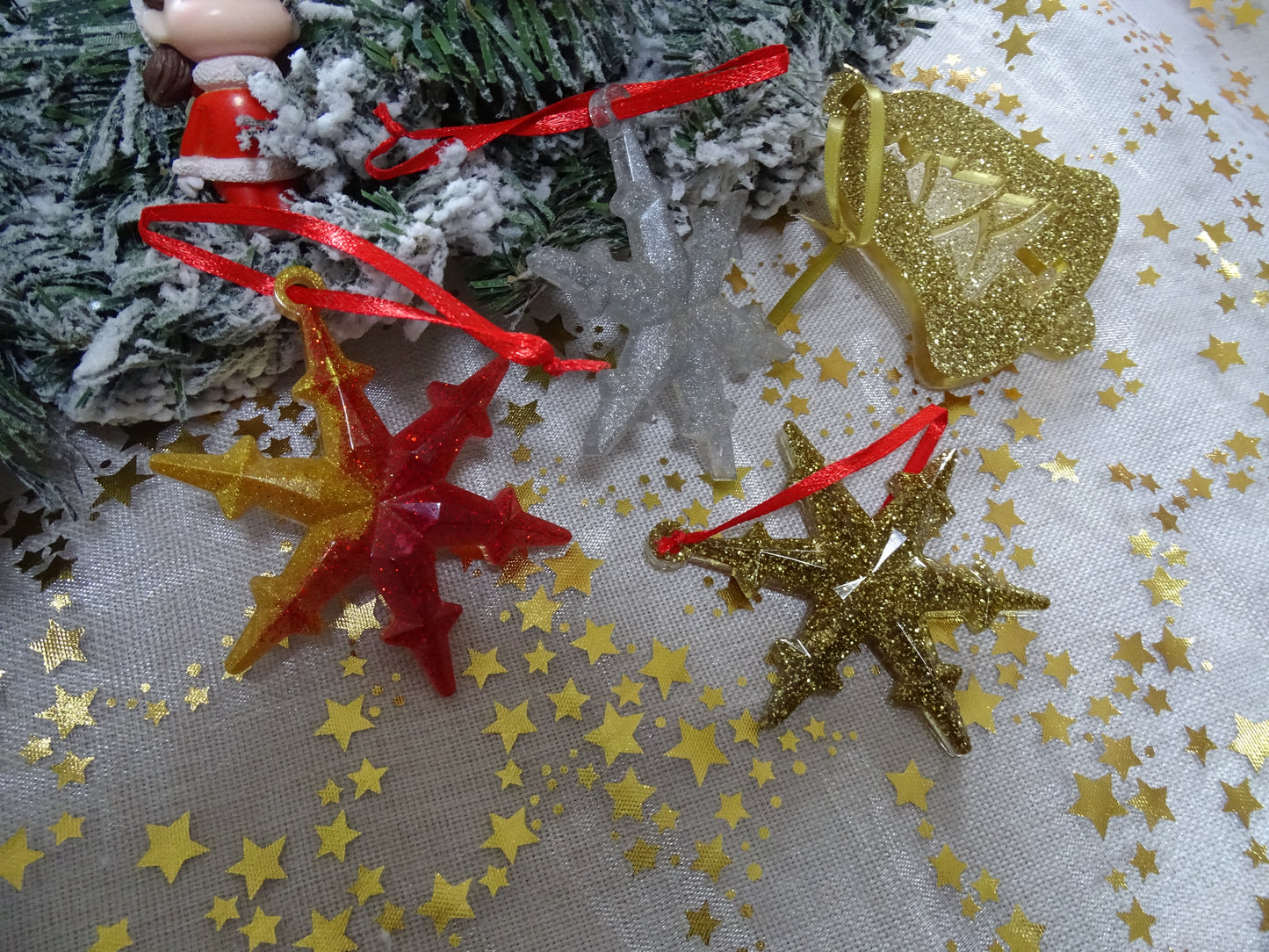 Handgefertigtes Baumschmuck-Set aus Kunstharz – Weihnachtsanhänger | Deko-Hänger für Tannenbaum & Winterzeit