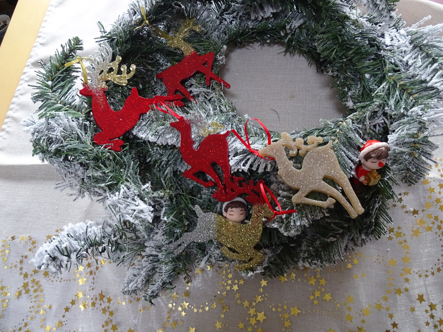 Großer Rentier-Baumschmuck – Weihnachtsanhänger in Gold, Silber, Rot & Champagner-Beige