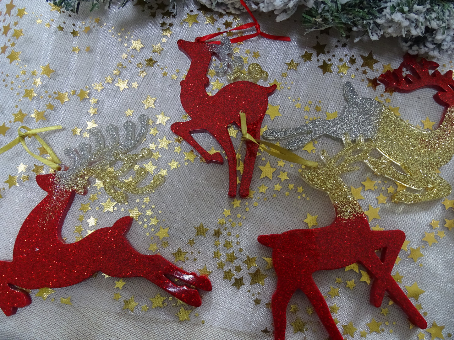 Großer Rentier-Baumschmuck – Weihnachtsanhänger in Gold, Silber, Rot & Champagner-Beige