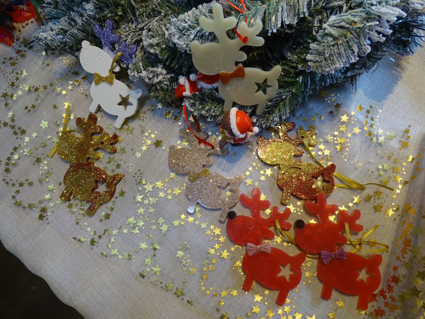 Großer Rentier-Baumschmuck – Weihnachtsanhänger in Gold, Silber, Rot & Champagner-Beige und weiß-lila