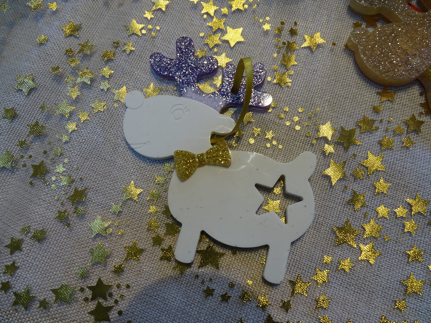 Großer Rentier-Baumschmuck – Weihnachtsanhänger in Gold, Silber, Rot & Champagner-Beige und weiß-lila