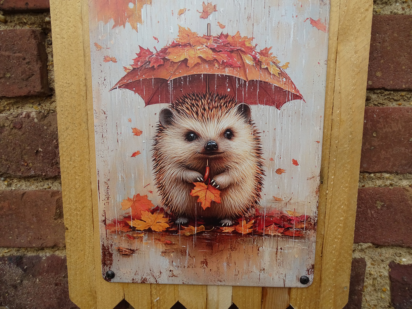 Blechschild - einzigartiger Igel mit Regenschirm - Herbst - Winter Dekoration - handgefertigt auf Altholz