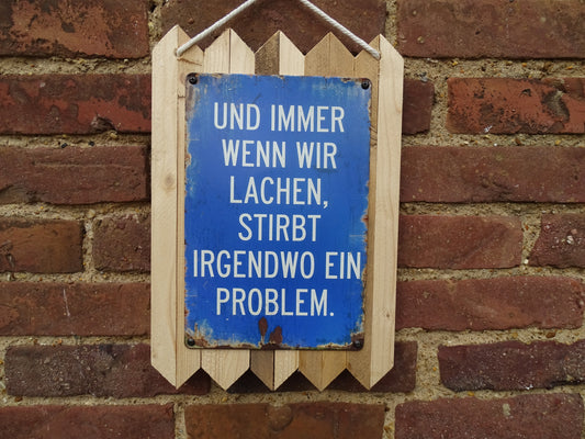Blechschild " Und immer wenn wir lachen " Handgefertigt auf Altholz