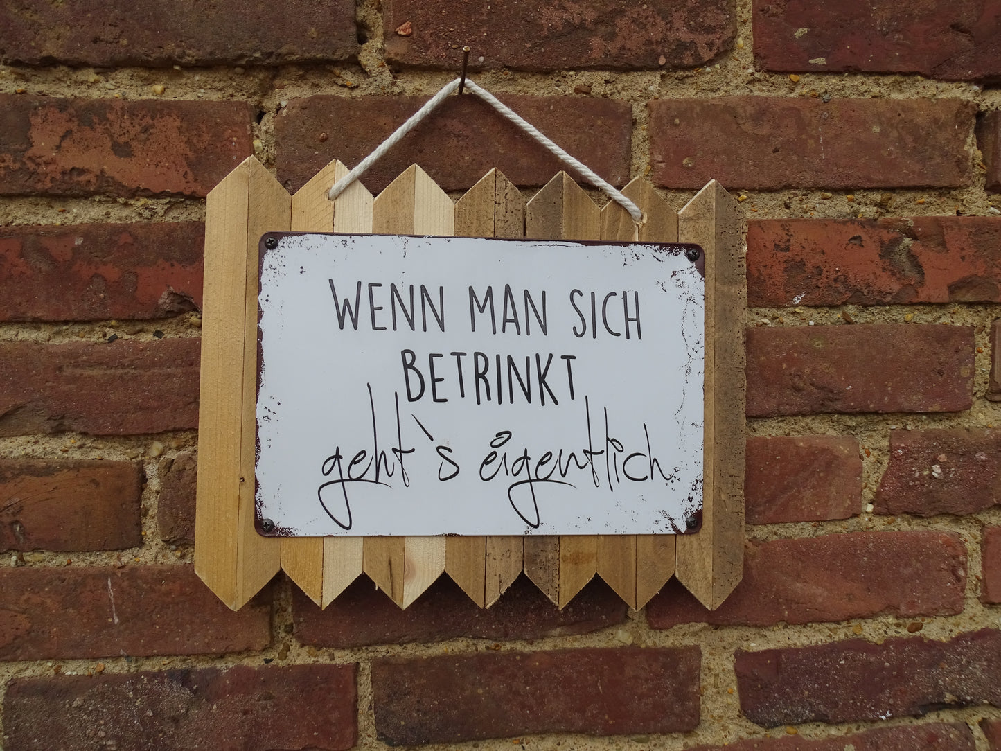 Blechschild " Wenn man sich betrinkt geht`s eigentlich " Handgefertigt auf Altholz