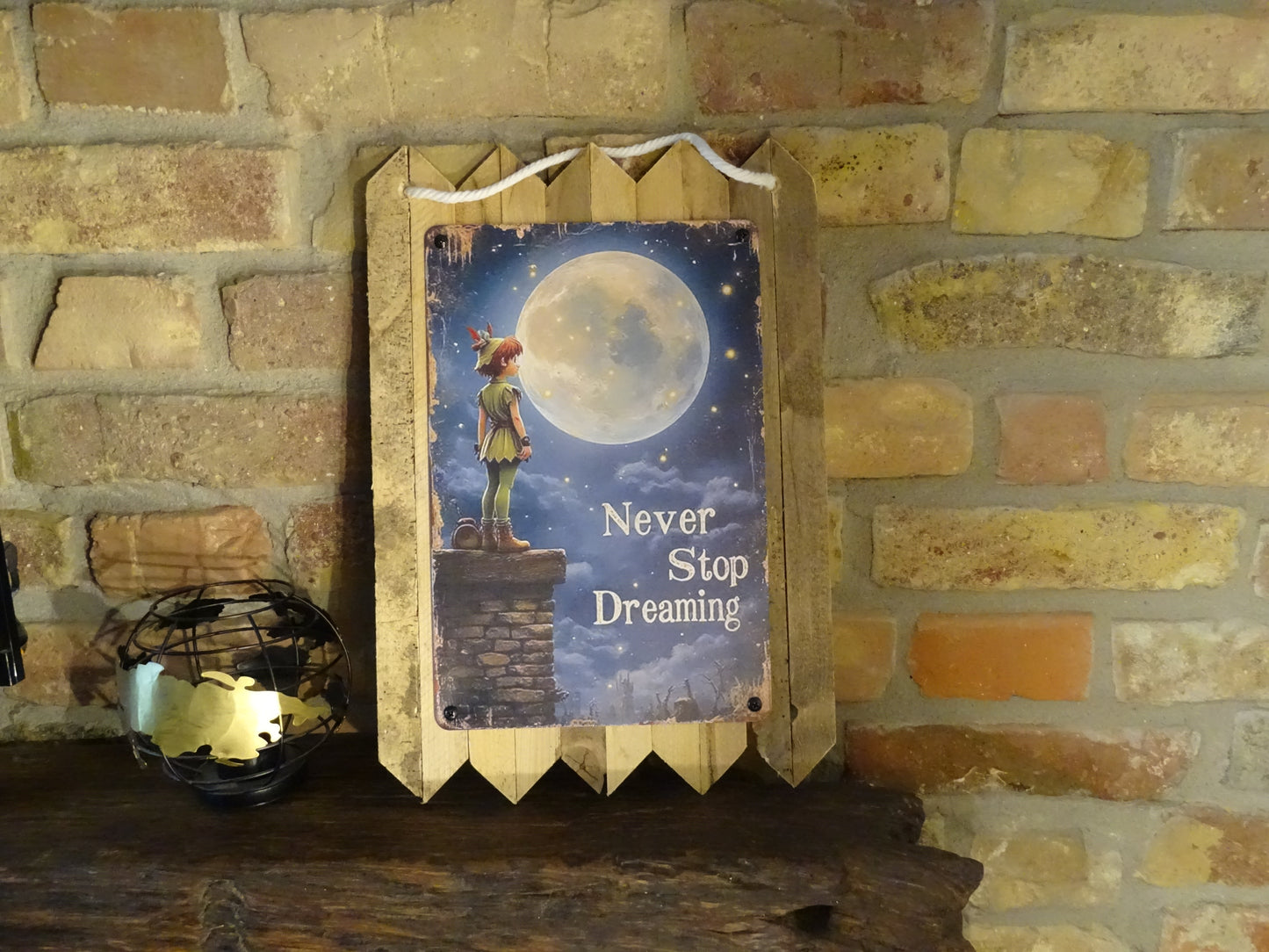 Blechschild - Never Stop Dreaming - handgefertigt auf Altholz