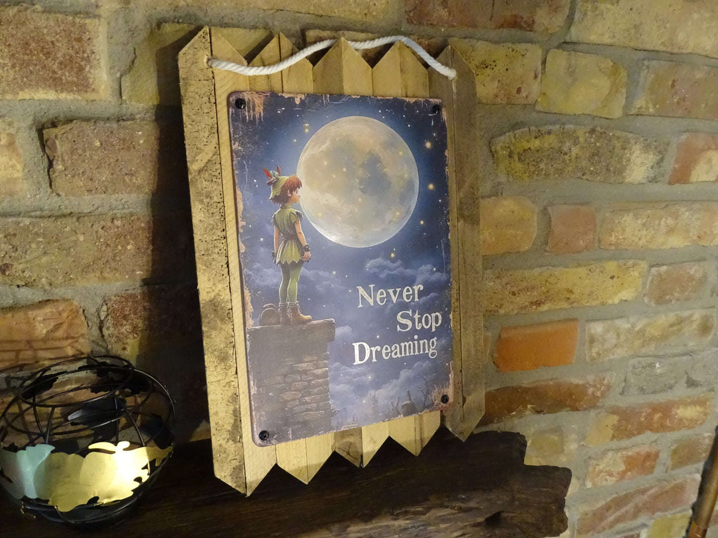 Blechschild - Never Stop Dreaming - handgefertigt auf Altholz