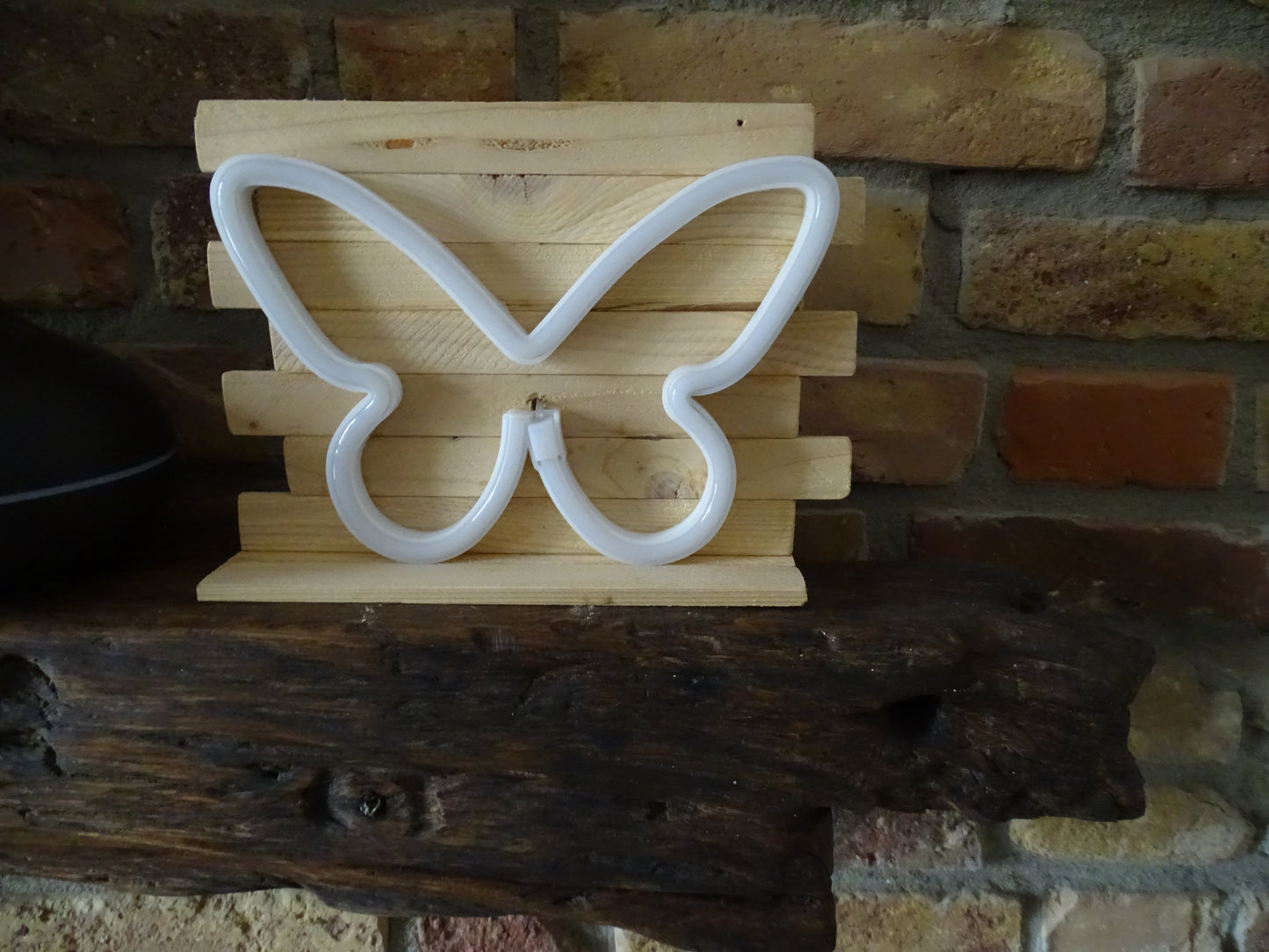 🦋 Handgemachter leuchtender Schmetterling aus Holz – LED Deko mit Batterie – stimmungsvolles Licht