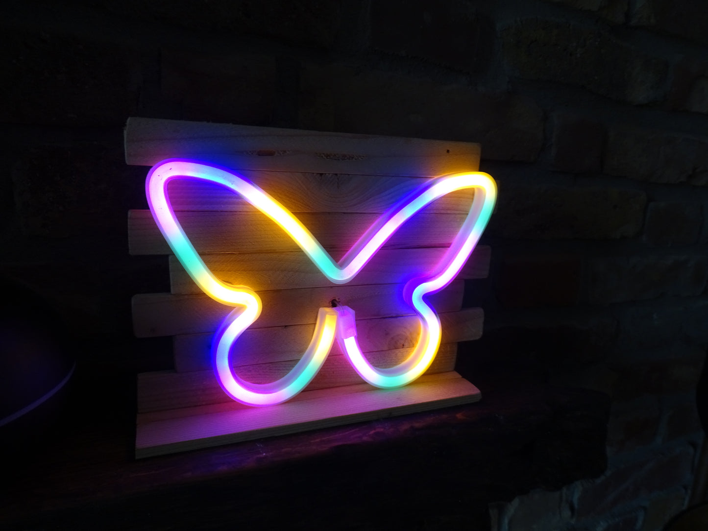 🦋 Handgemachter leuchtender Schmetterling aus Holz – LED Deko mit Batterie – stimmungsvolles Licht