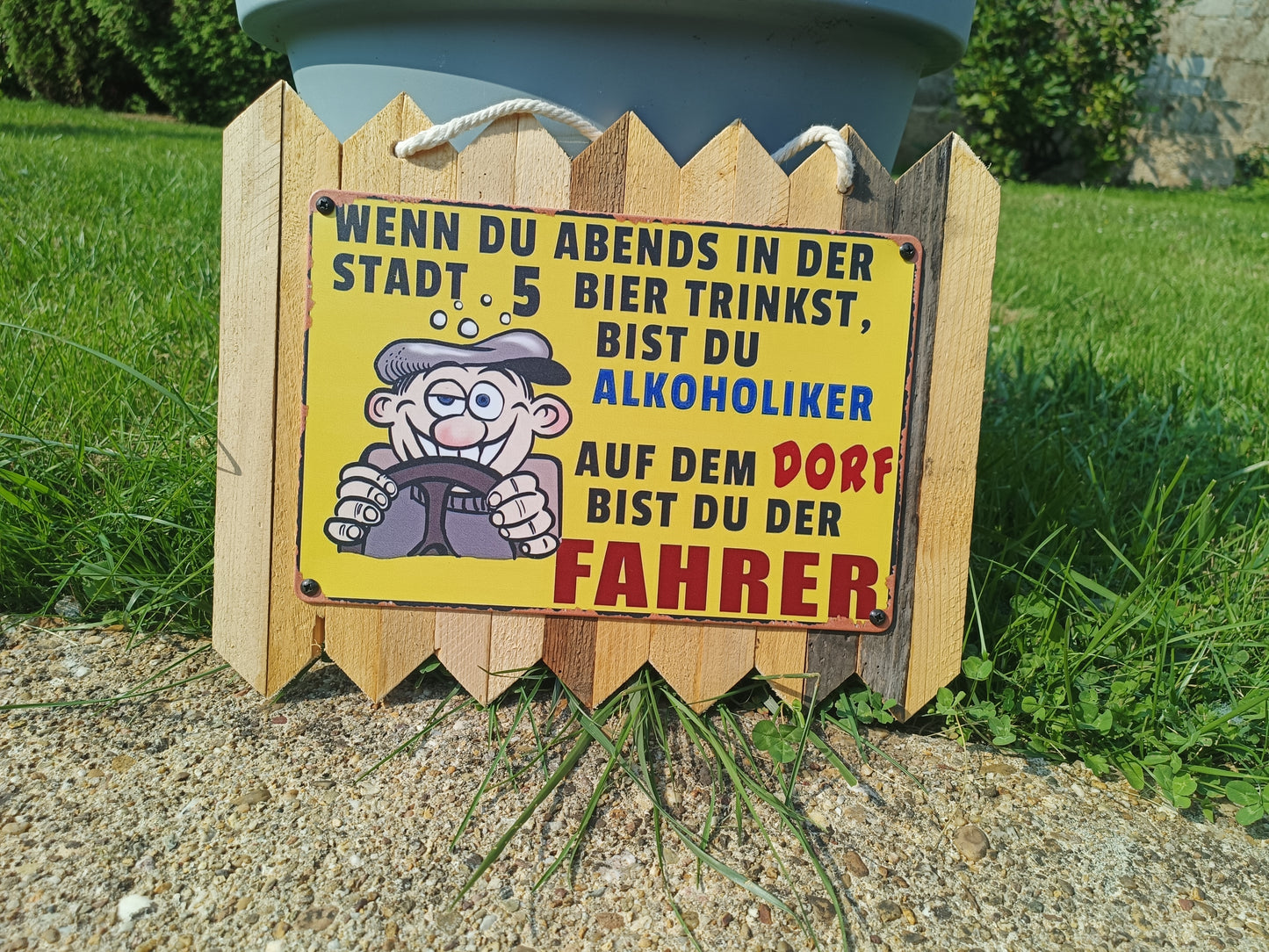 Lustiges Blechschild Spruch – Dorf Fahrer Humor – Witzige Wanddeko Garten Zaun – Geschenk Männer Freunde – Altholz Vintage
