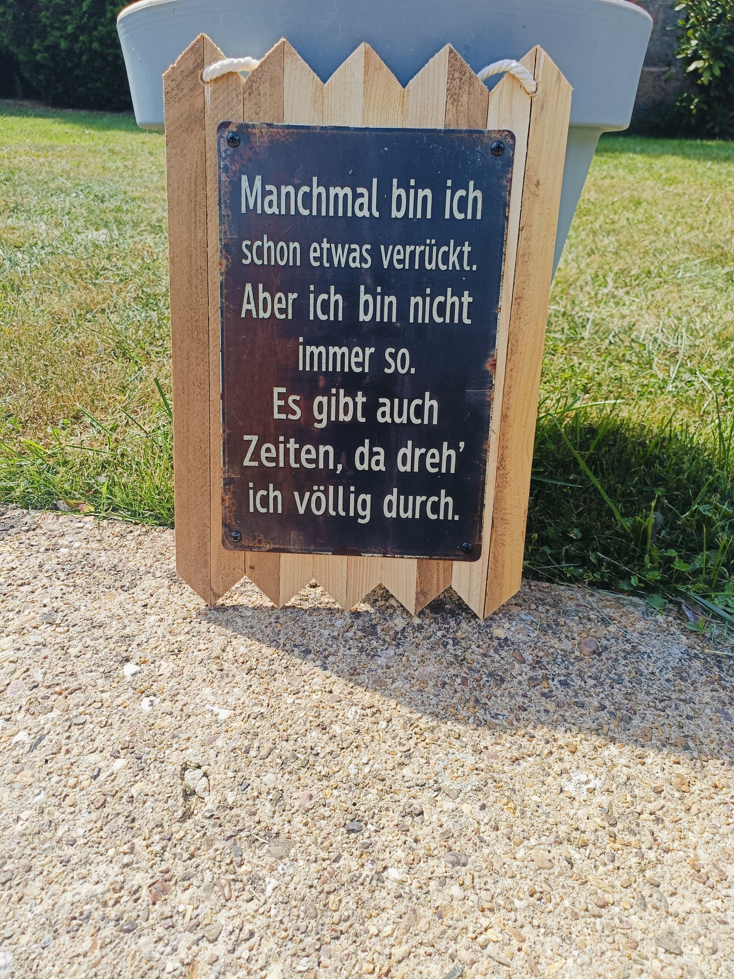 Blechschild " Manchmal bin ich verrückt " Handgefertigt auf Altholz
