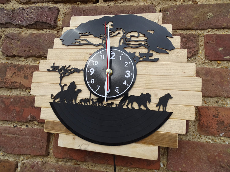 Handgefertigte Wanduhren