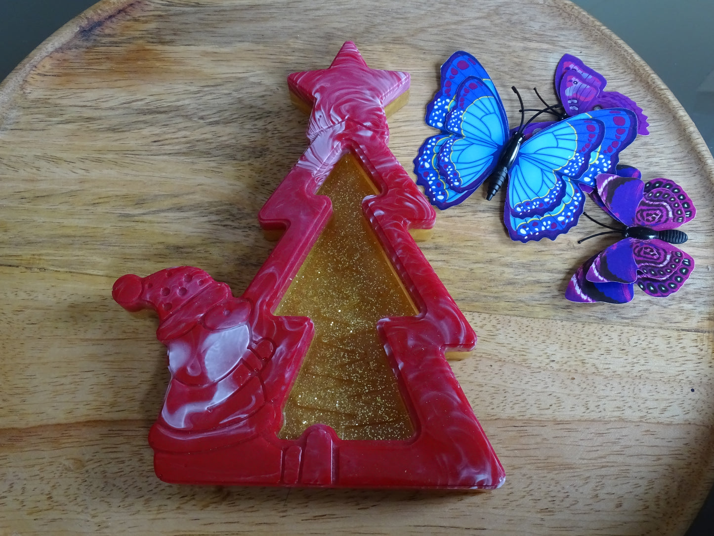 Weihnachtsbaum trifft Santa Claus Handgemachte Deko Figuren aus Epoxidharz – Einzigartige Unikate