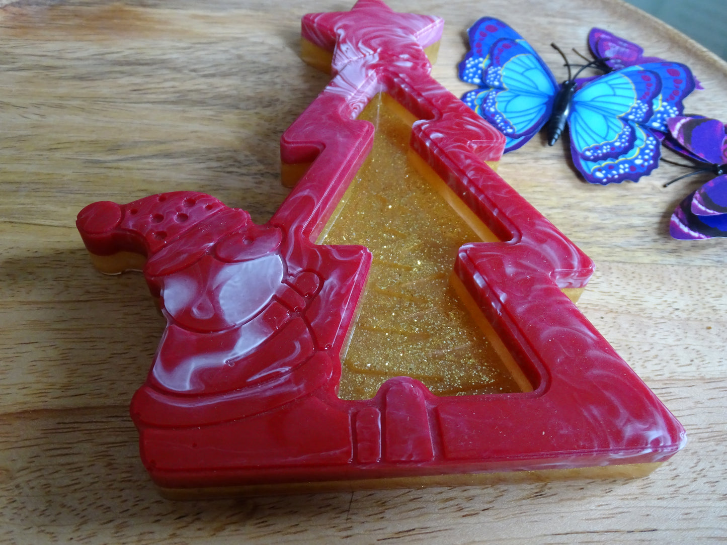 Weihnachtsbaum trifft Santa Claus Handgemachte Deko Figuren aus Epoxidharz – Einzigartige Unikate