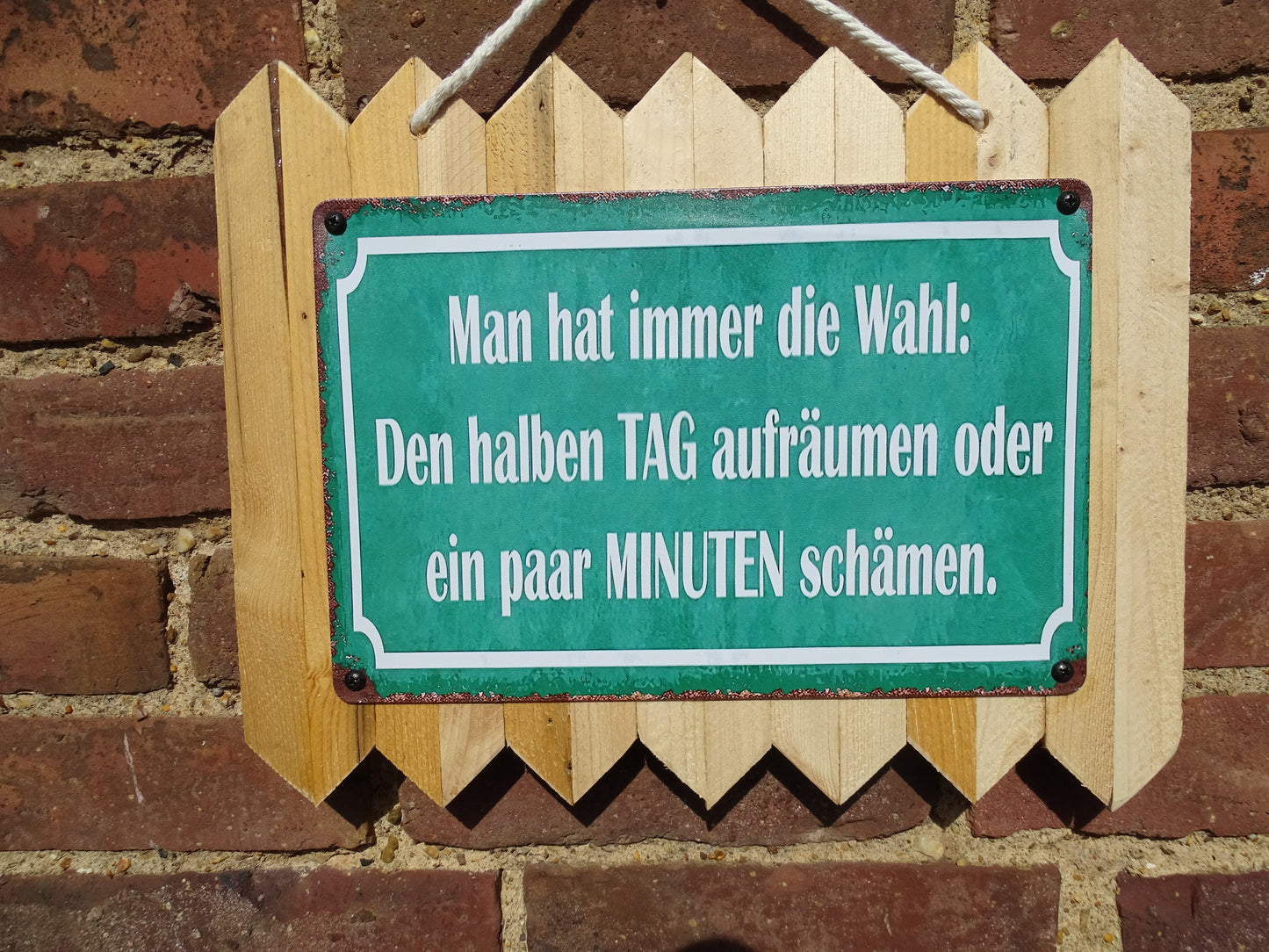Man hat immer die Wahl - den halben Tag aufräumen oder 5 Minuten schämen - Blechschild personalisiert handgefertigt auf Altholz