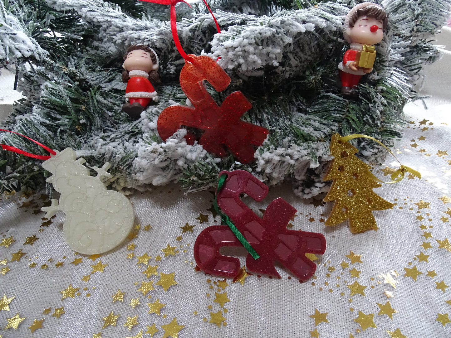 Handgefertigtes Baumschmuck-Set aus Kunstharz – Weihnachtsanhänger | Deko-Hänger für Tannenbaum & Winterzeit