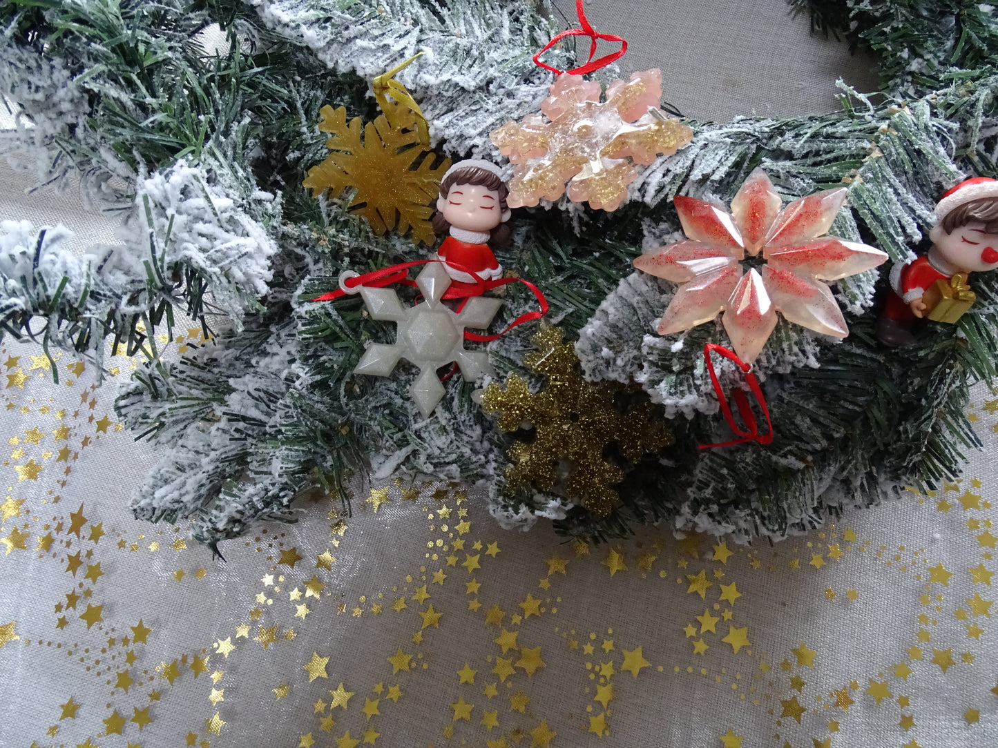 Handgefertigtes Baumschmuck-Set aus Kunstharz – Weihnachtsanhänger | Deko-Hänger für Tannenbaum & Winterzeit