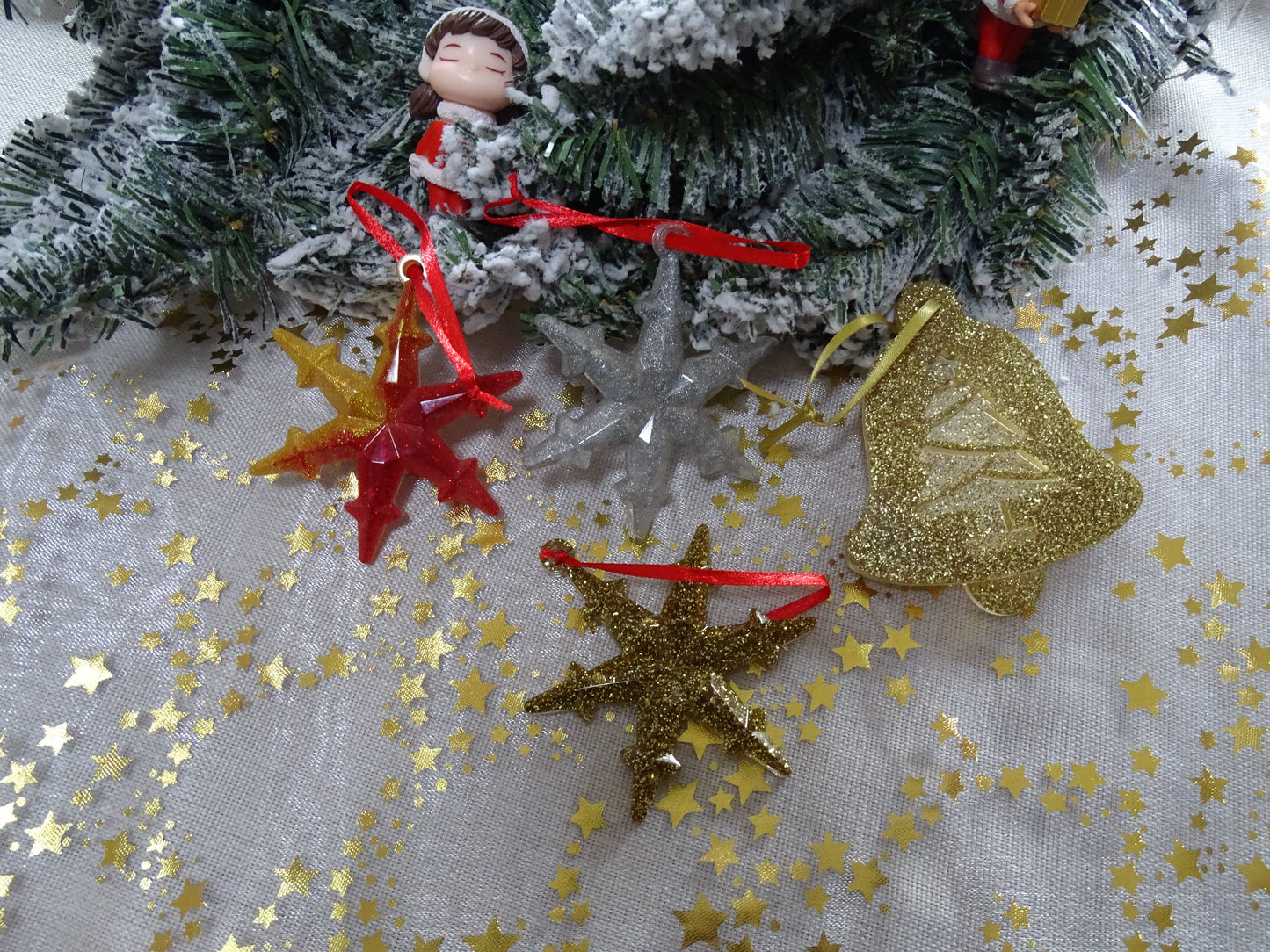 Handgefertigtes Baumschmuck-Set aus Kunstharz – Weihnachtsanhänger | Deko-Hänger für Tannenbaum & Winterzeit