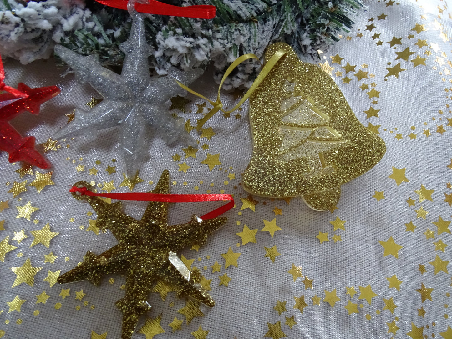 Handgefertigtes Baumschmuck-Set aus Kunstharz – Weihnachtsanhänger | Deko-Hänger für Tannenbaum & Winterzeit