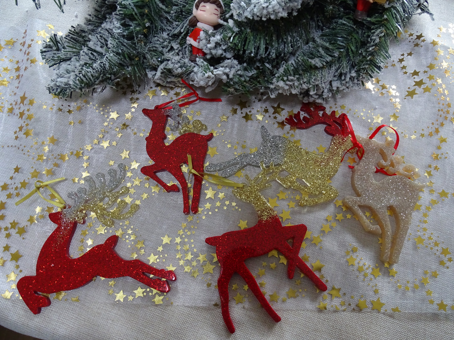 Großer Rentier-Baumschmuck – Weihnachtsanhänger in Gold, Silber, Rot & Champagner-Beige