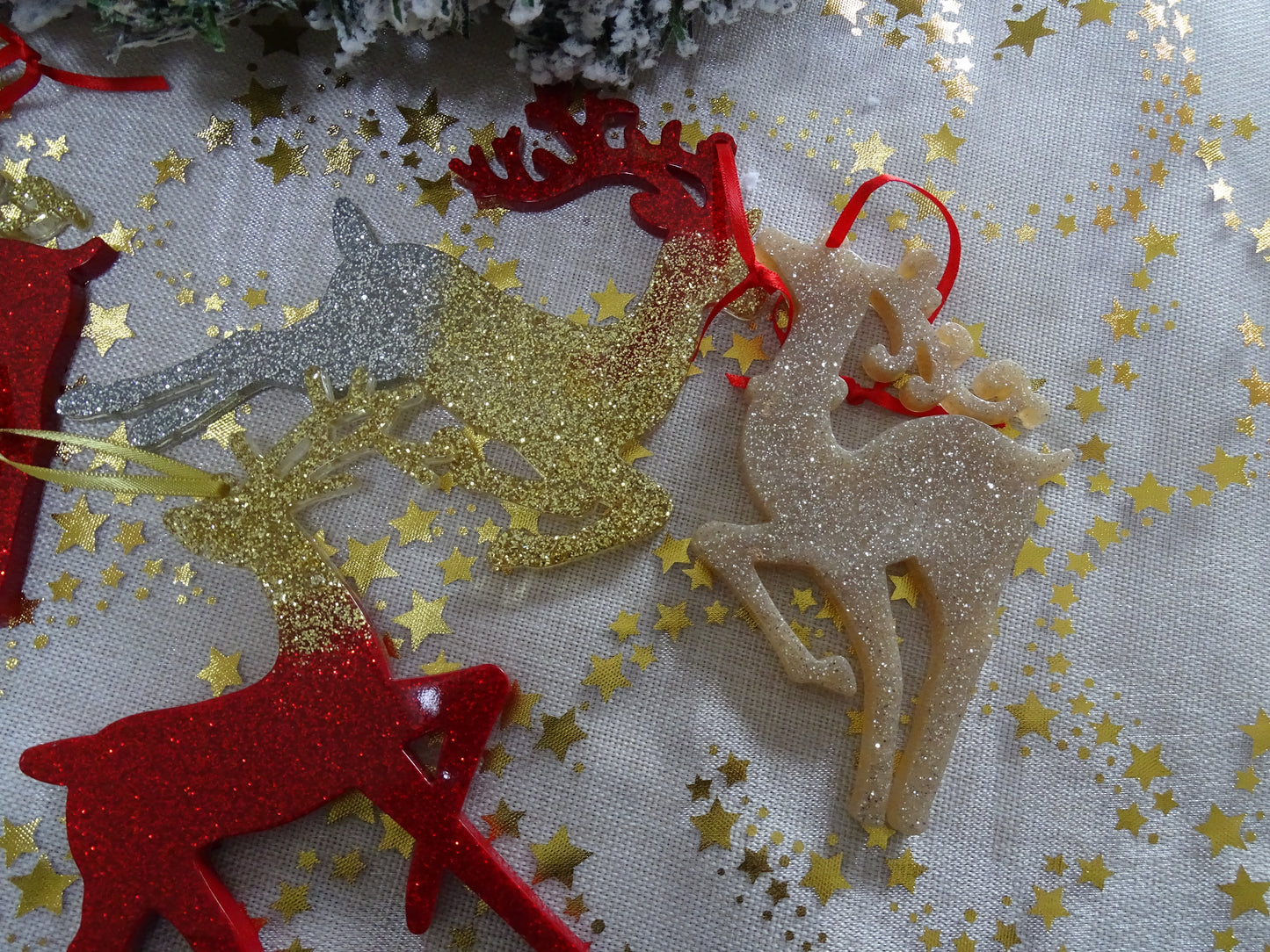 Großer Rentier-Baumschmuck – Weihnachtsanhänger in Gold, Silber, Rot & Champagner-Beige