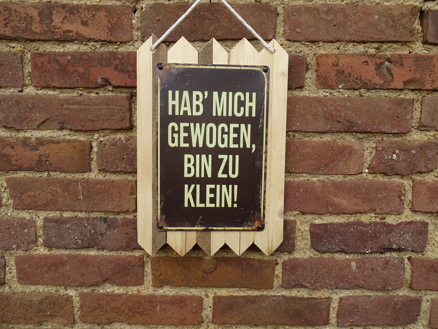 Blechschild - Hab mich gewogen, bin zu klein. Humorvolles Blechschild handgefertigt auf Altholz