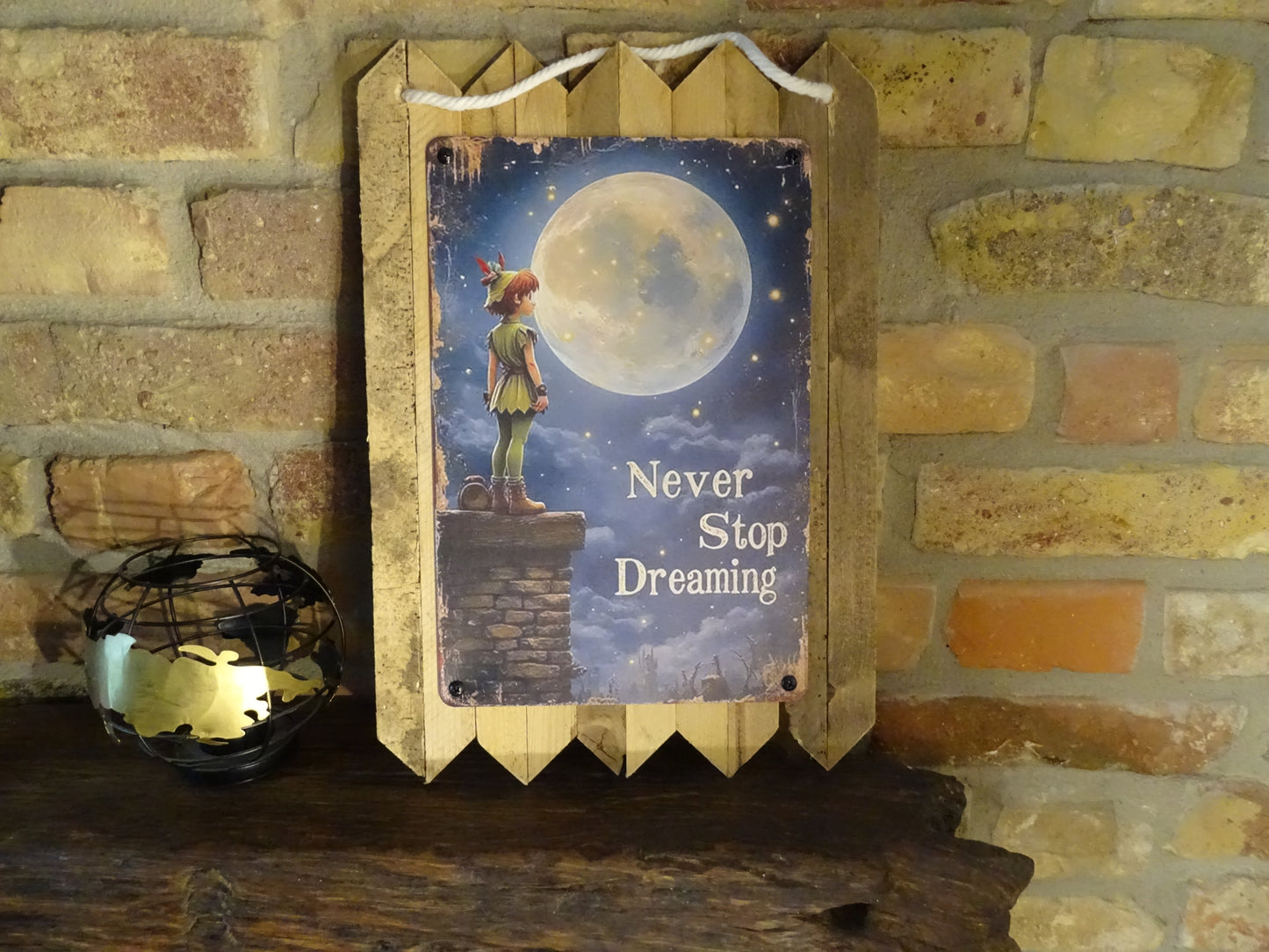 Blechschild - Never Stop Dreaming - handgefertigt auf Altholz