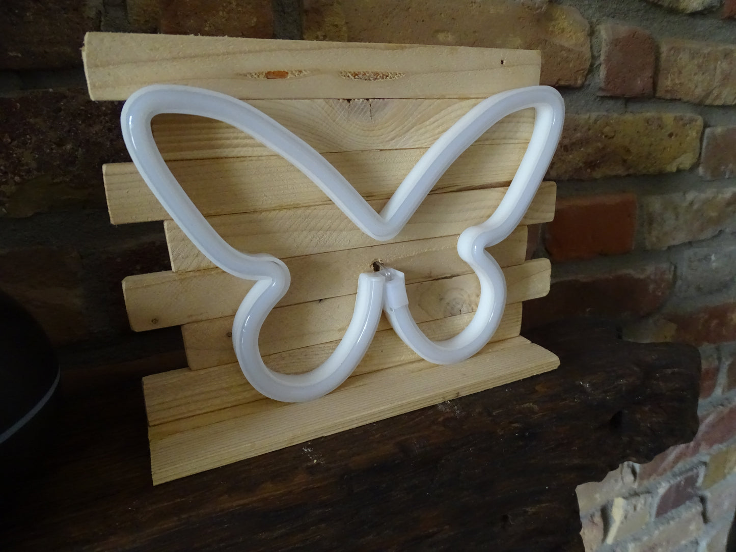 🦋 Handgemachter leuchtender Schmetterling aus Holz – LED Deko mit Batterie – stimmungsvolles Licht