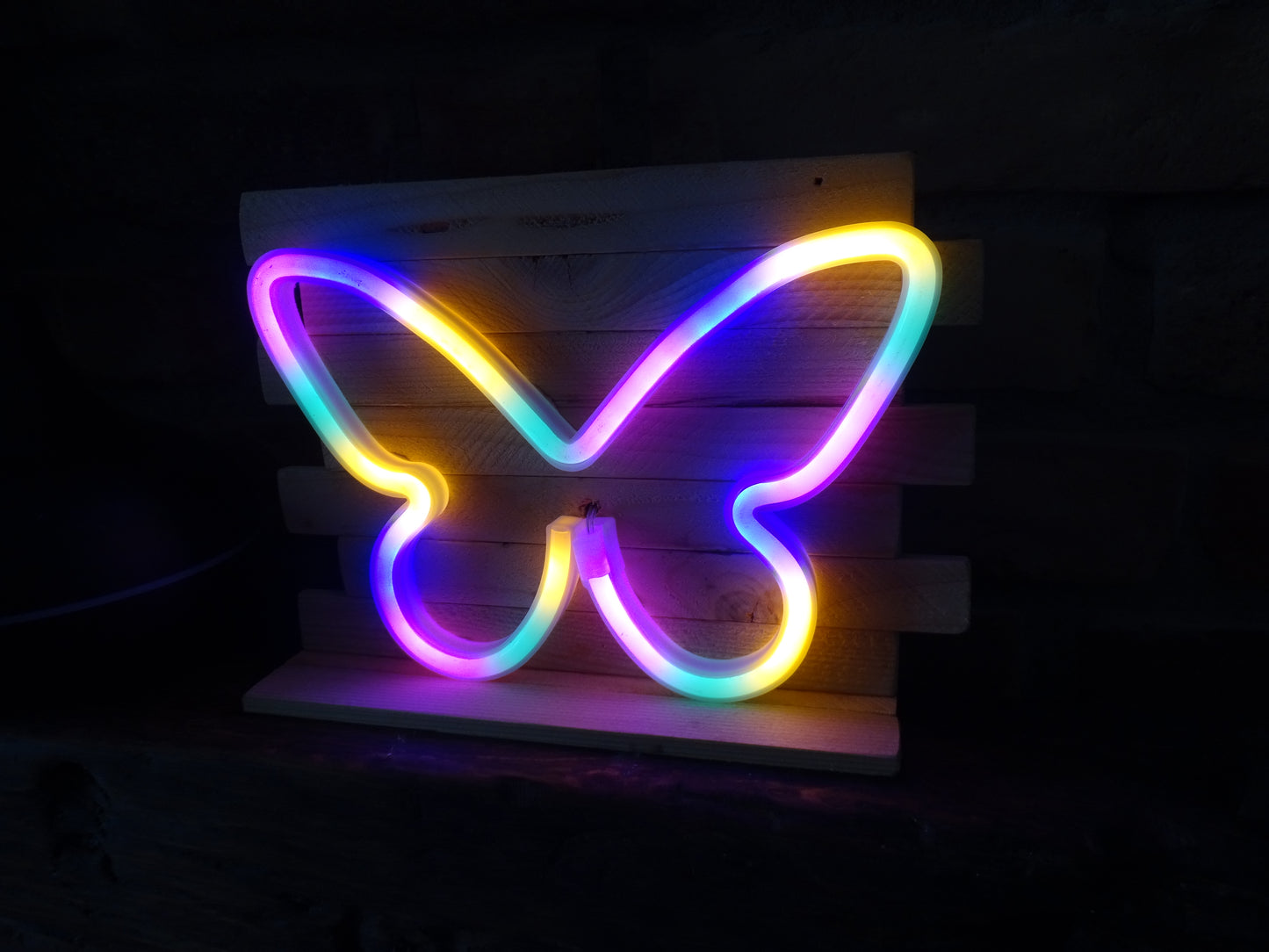 🦋 Handgemachter leuchtender Schmetterling aus Holz – LED Deko mit Batterie – stimmungsvolles Licht