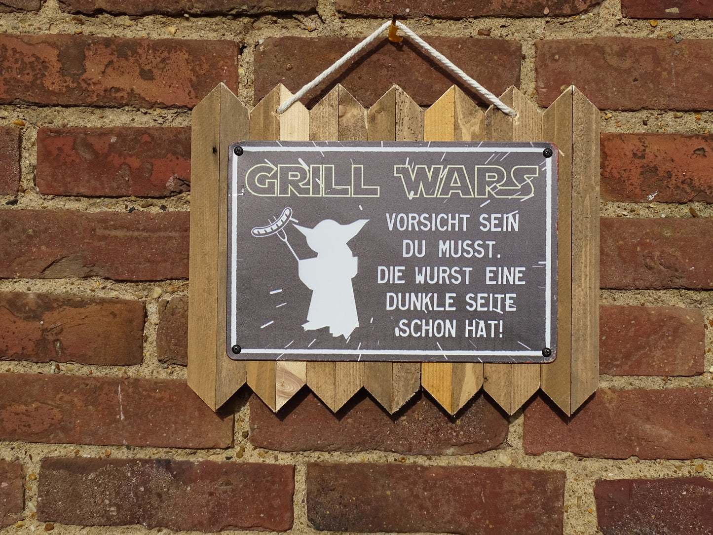 Blechschild Spruch BBQ – „Grill Wars“ – Lustiges BBQ & Grill Deko-Schild Outdoor Küche