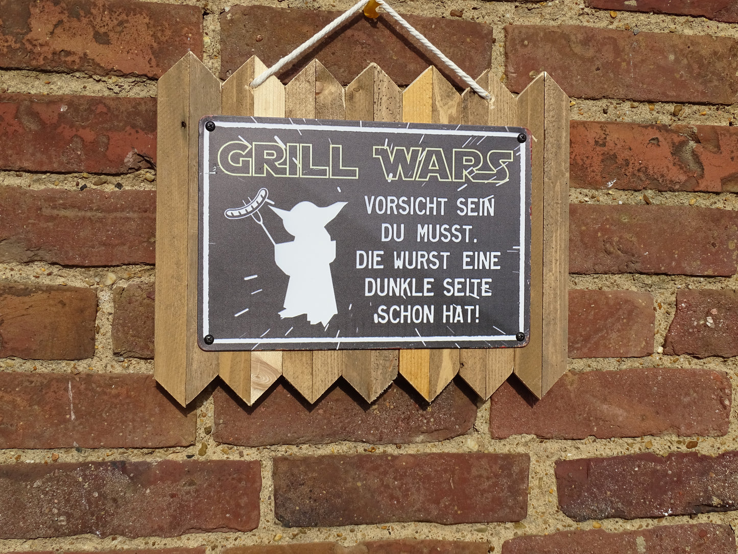 Blechschild Spruch BBQ – „Grill Wars“ – Lustiges BBQ & Grill Deko-Schild Outdoor Küche