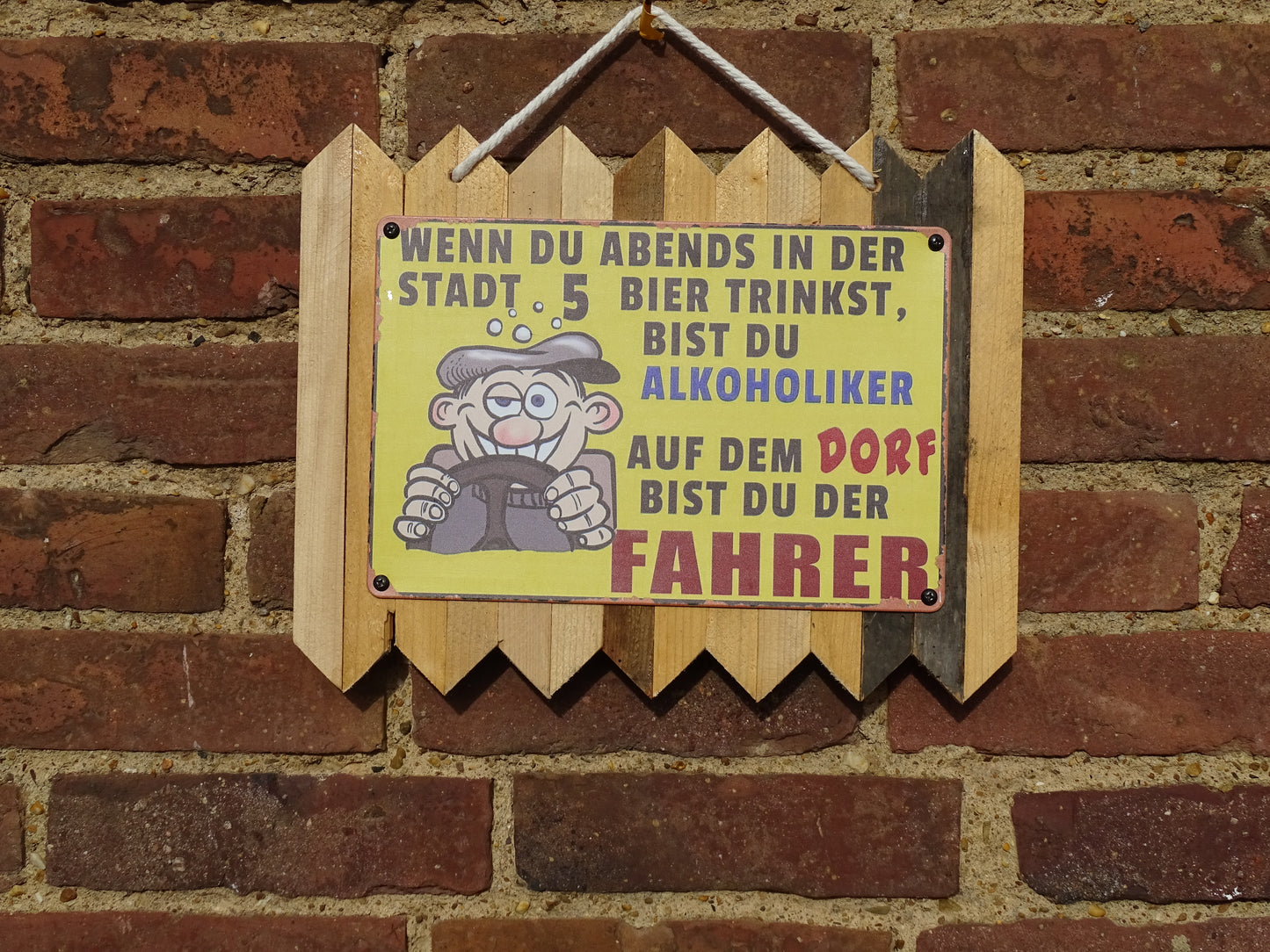 Lustiges Blechschild Spruch – Dorf Fahrer Humor – Witzige Wanddeko Garten Zaun – Geschenk Männer Freunde – Altholz Vintage