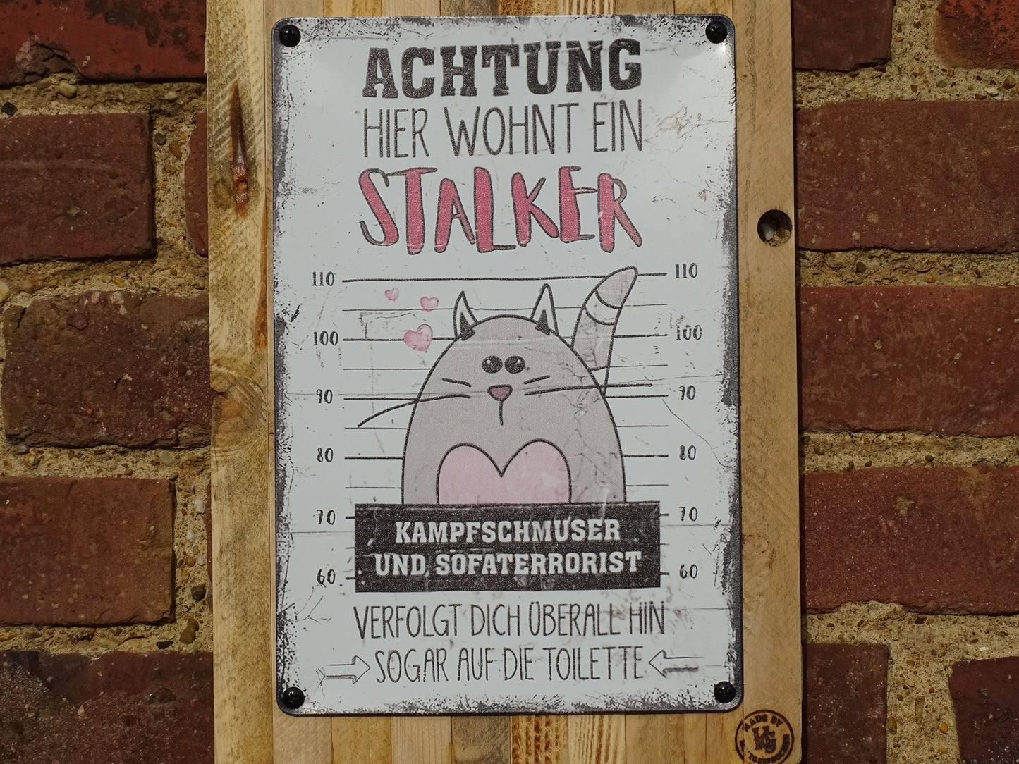 Lustiges Blechschild - Katzenschild Achtung hier wohnt ein Stalker – Geschenk Katzenliebhaber Humor Wanddeko