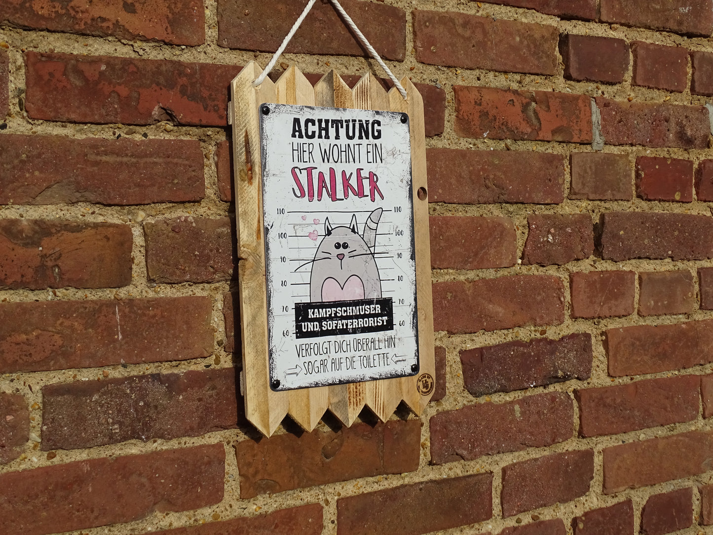 Lustiges Blechschild - Katzenschild Achtung hier wohnt ein Stalker – Geschenk Katzenliebhaber Humor Wanddeko