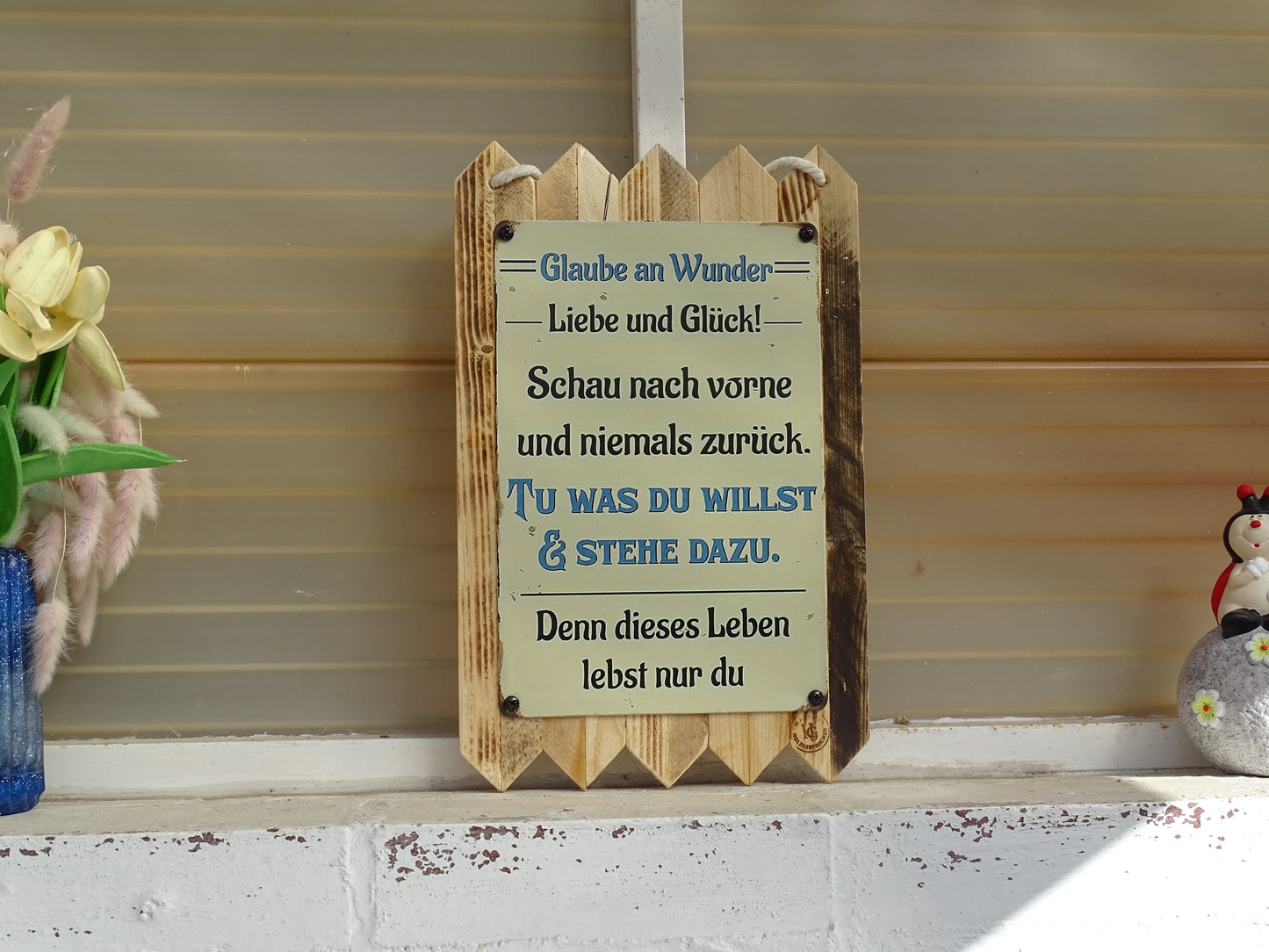 Blechschild auf Altholz- Glaube an Wunder, Liebe und Glück Lustige Vintage-Wanddeko & Geschenkidee