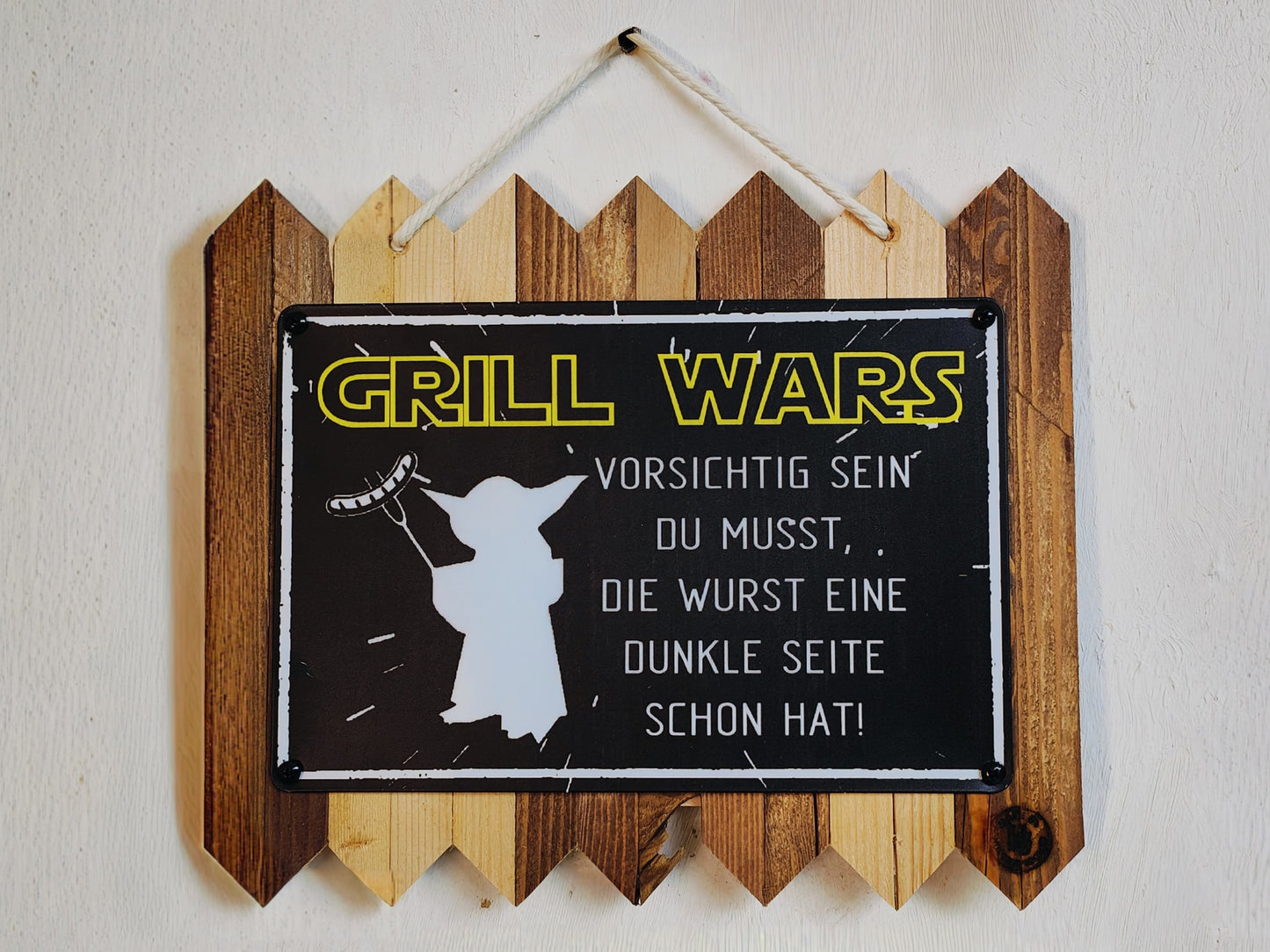 Blechschild Spruch BBQ – „Grill Wars“ – Lustiges BBQ & Grill Deko-Schild Outdoor Küche