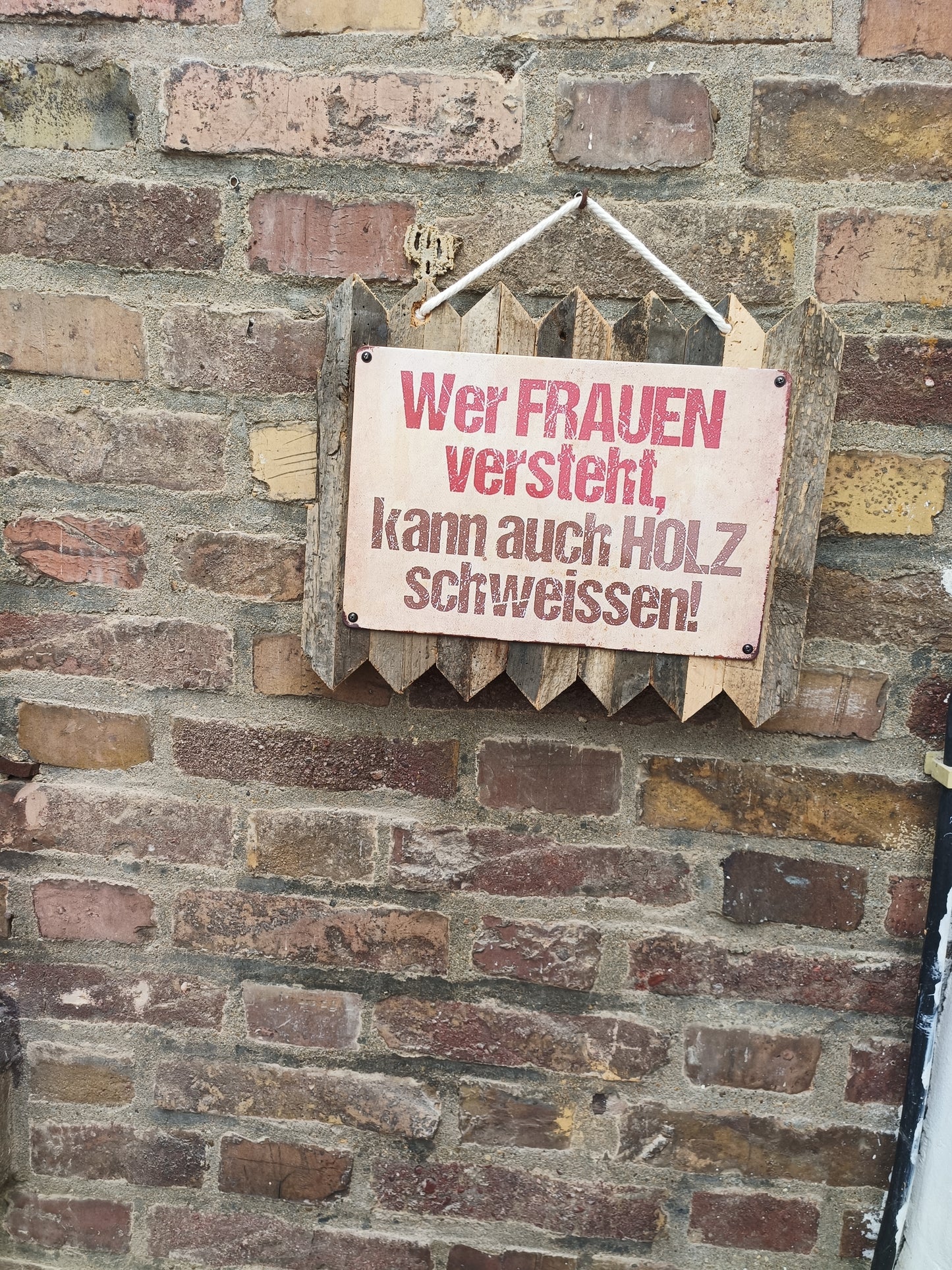 Blechschild  „Wer Frauen versteht, kann auch Holz schweissen, auf Altholz