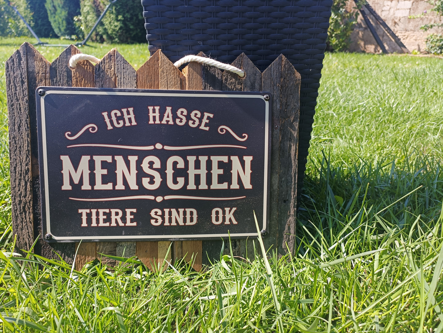 Blechschild  - Ich hasse Menschen, Tiere sin ok, auf Altholz