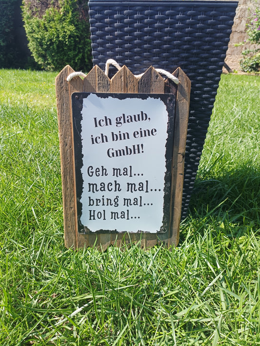 Blechschild Spruch – ‚Ich glaub, ich bin eine GmbH‘ | Lustiges Spruchschild, Handmade Wanddeko auf Altholz