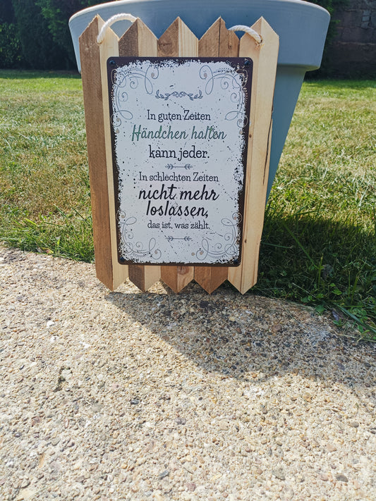 Blechschild " In guten Zeiten Händchen halten kann jeder " Handgefertigt auf Altholz